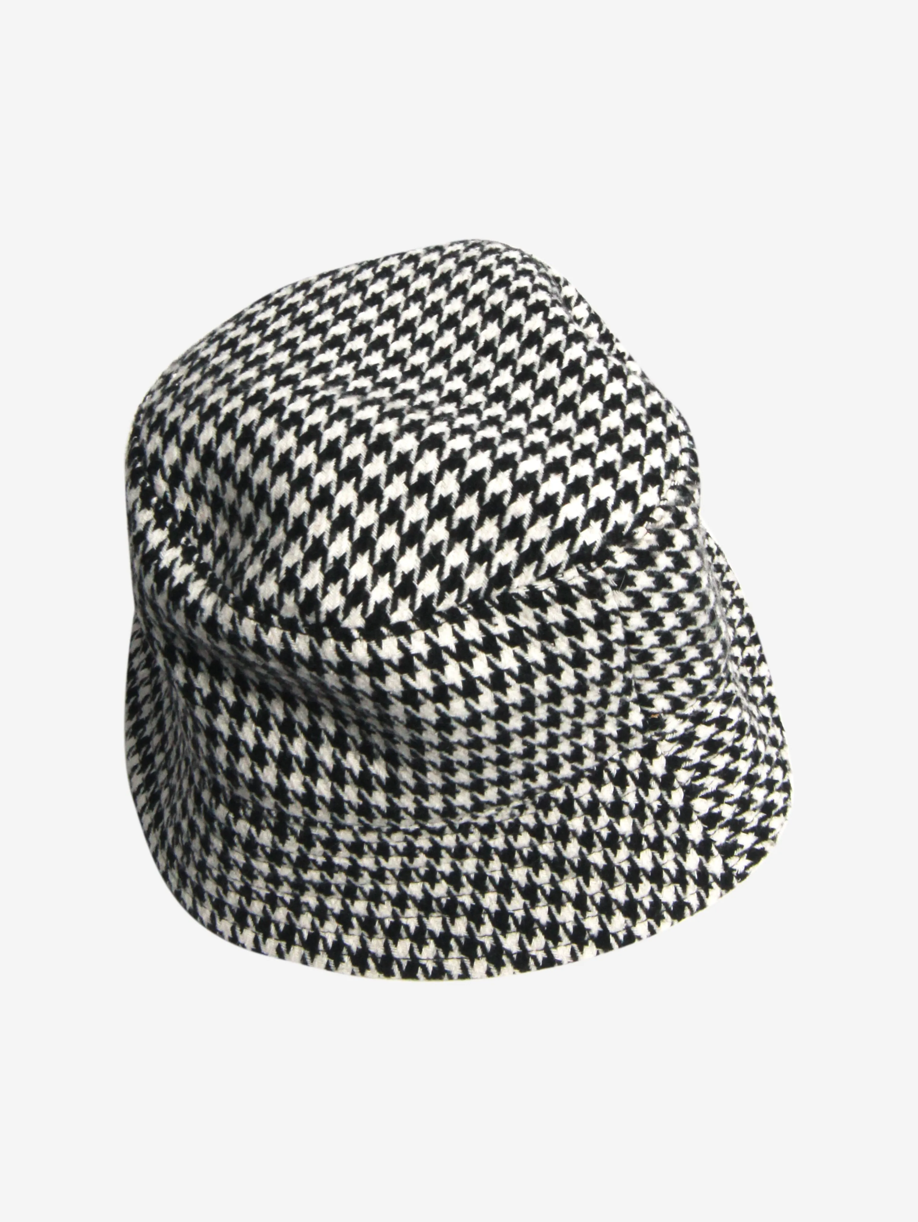 Black and white houndstooth bucket hat