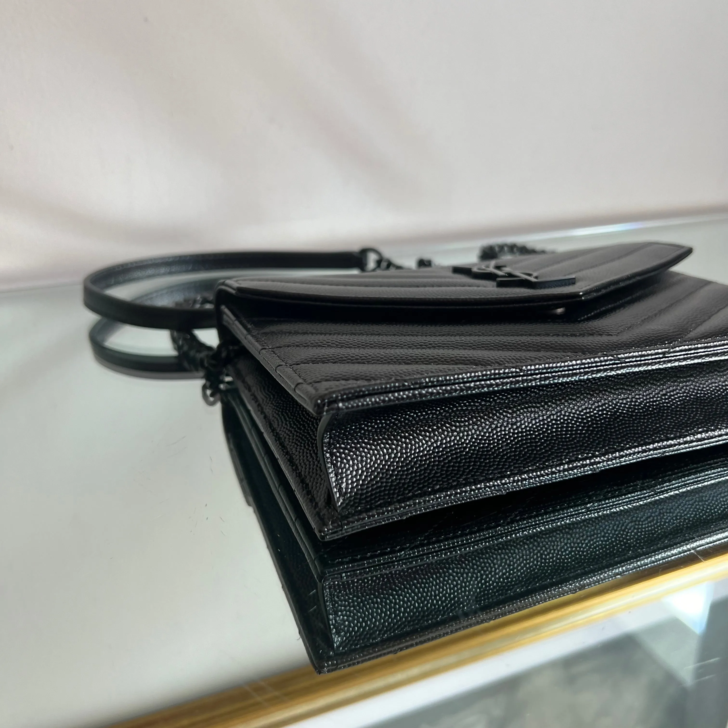 Bolsa Yves Saint Laurent Preta com Ferragem Preta