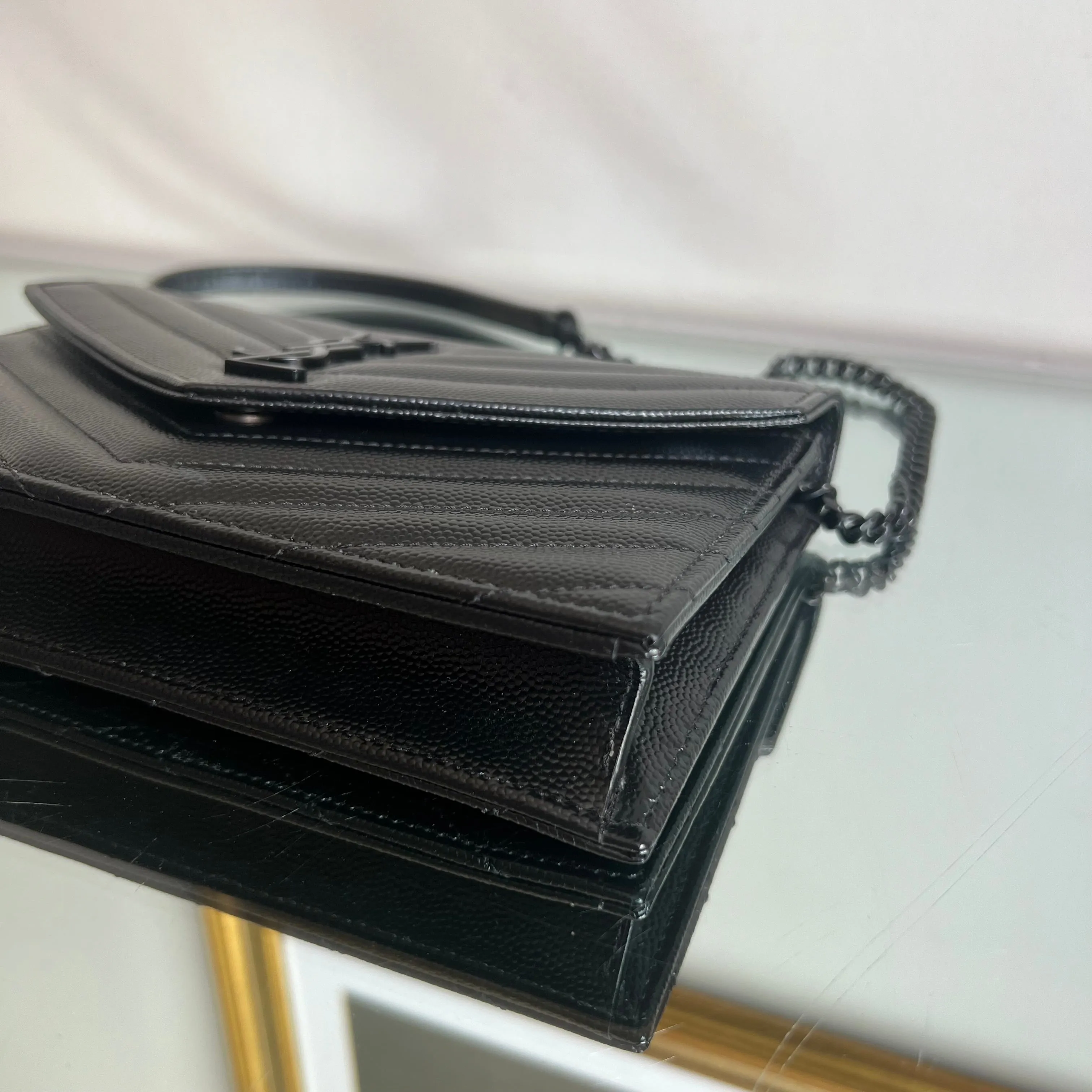 Bolsa Yves Saint Laurent Preta com Ferragem Preta