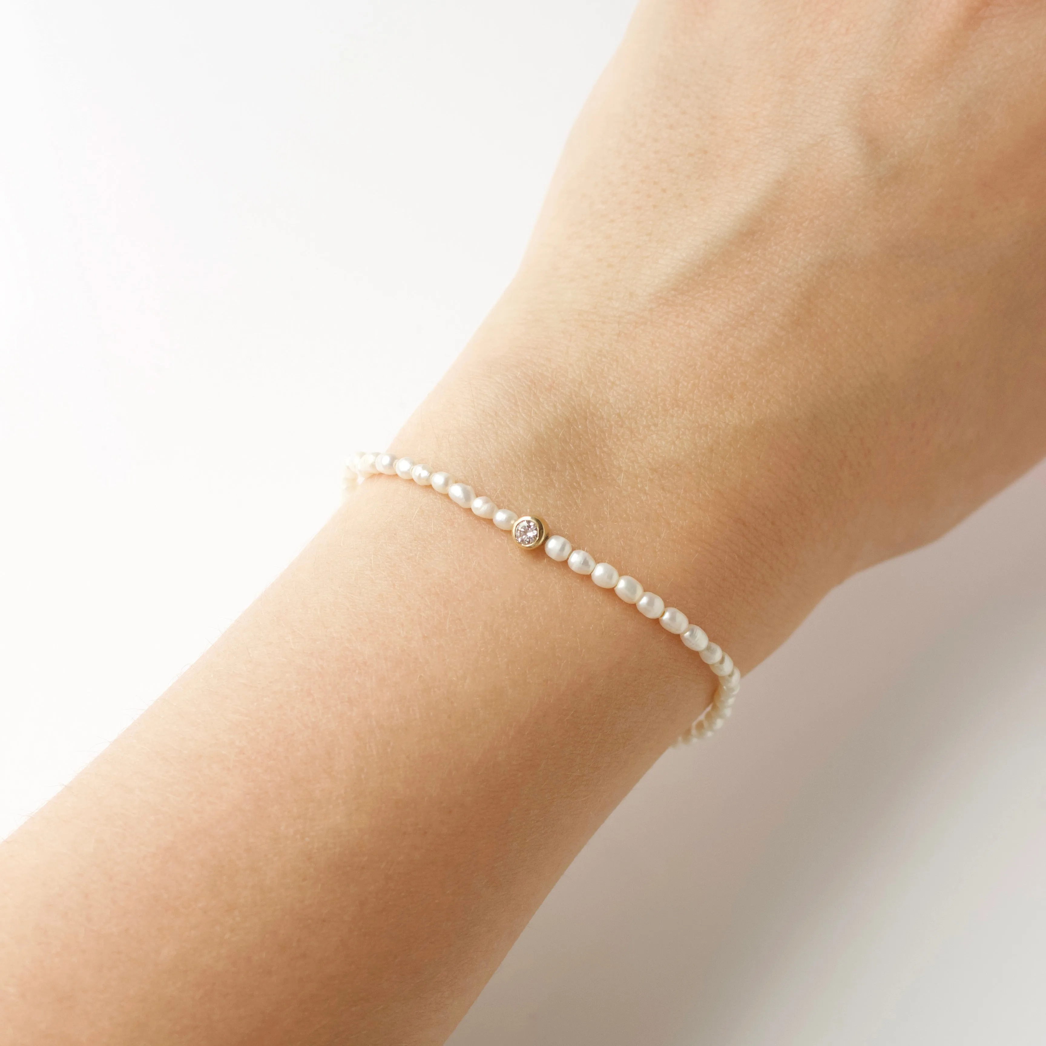 Solitaire Diamond Pearl Beaded Stretch Bracelet